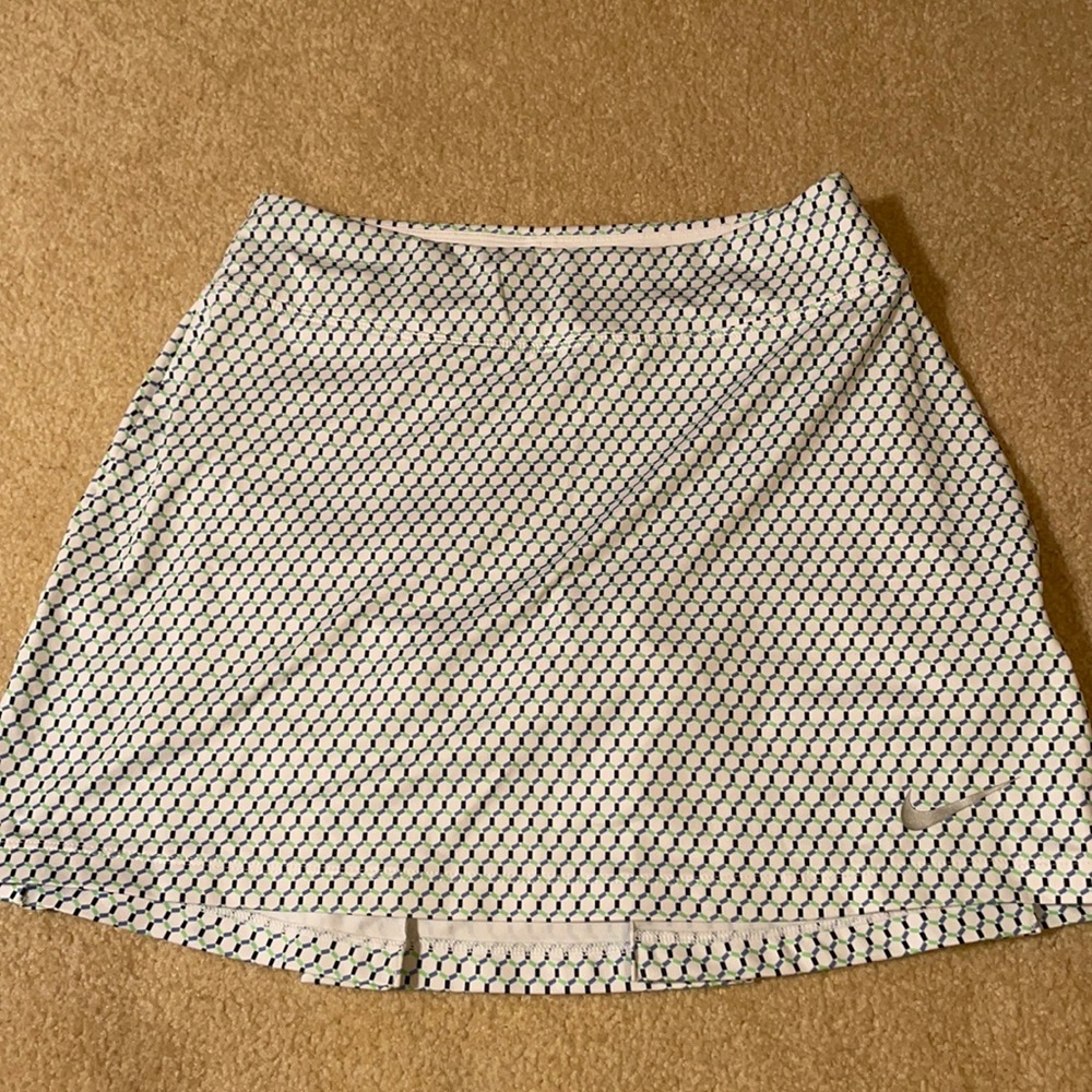 Super super cute Nike golf skirt! Size xs!